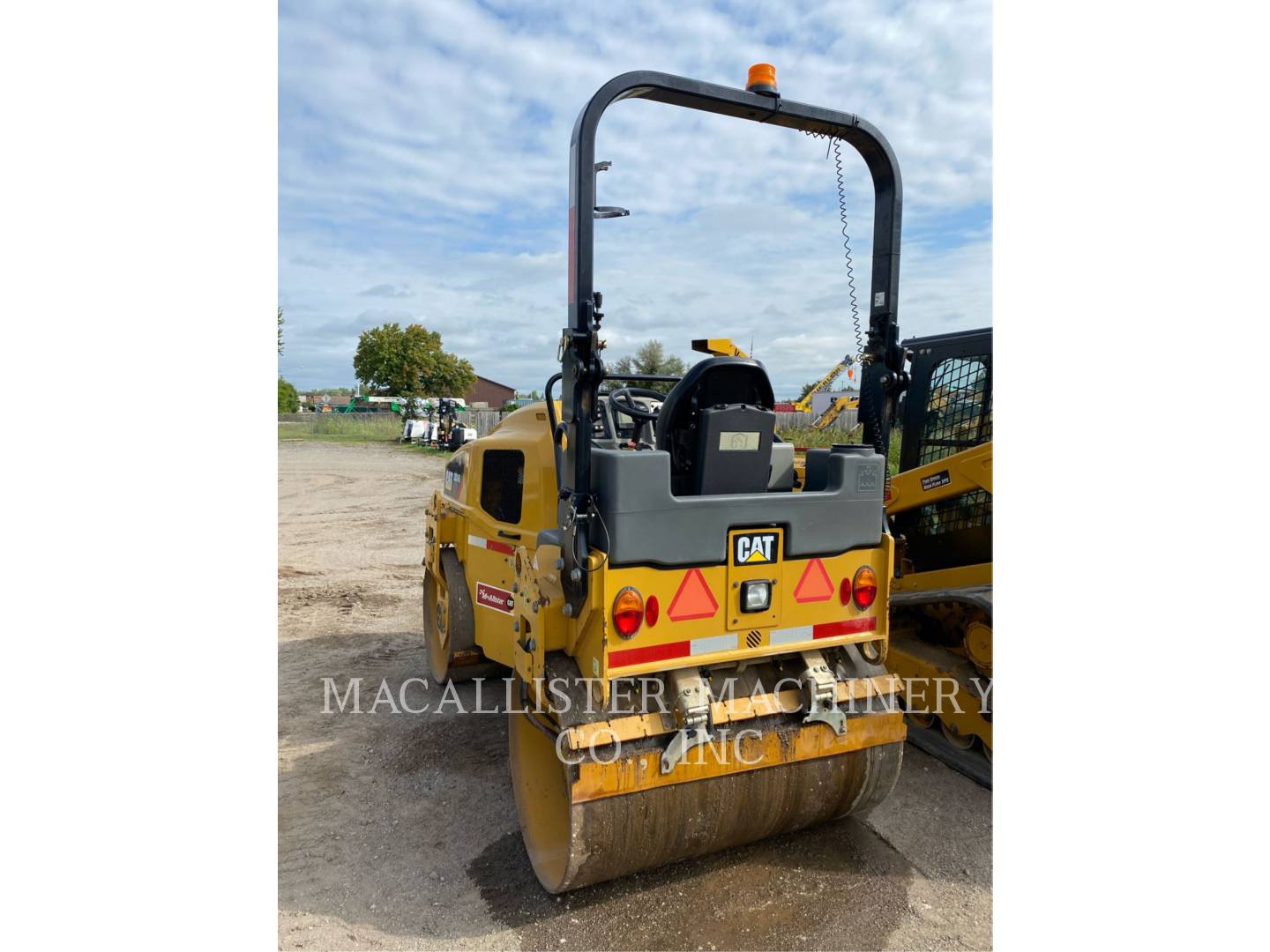 Caterpillar CB34B, Twin Drum Roller, 1775 hours, S/N: XB400663, 2018 - Image 4