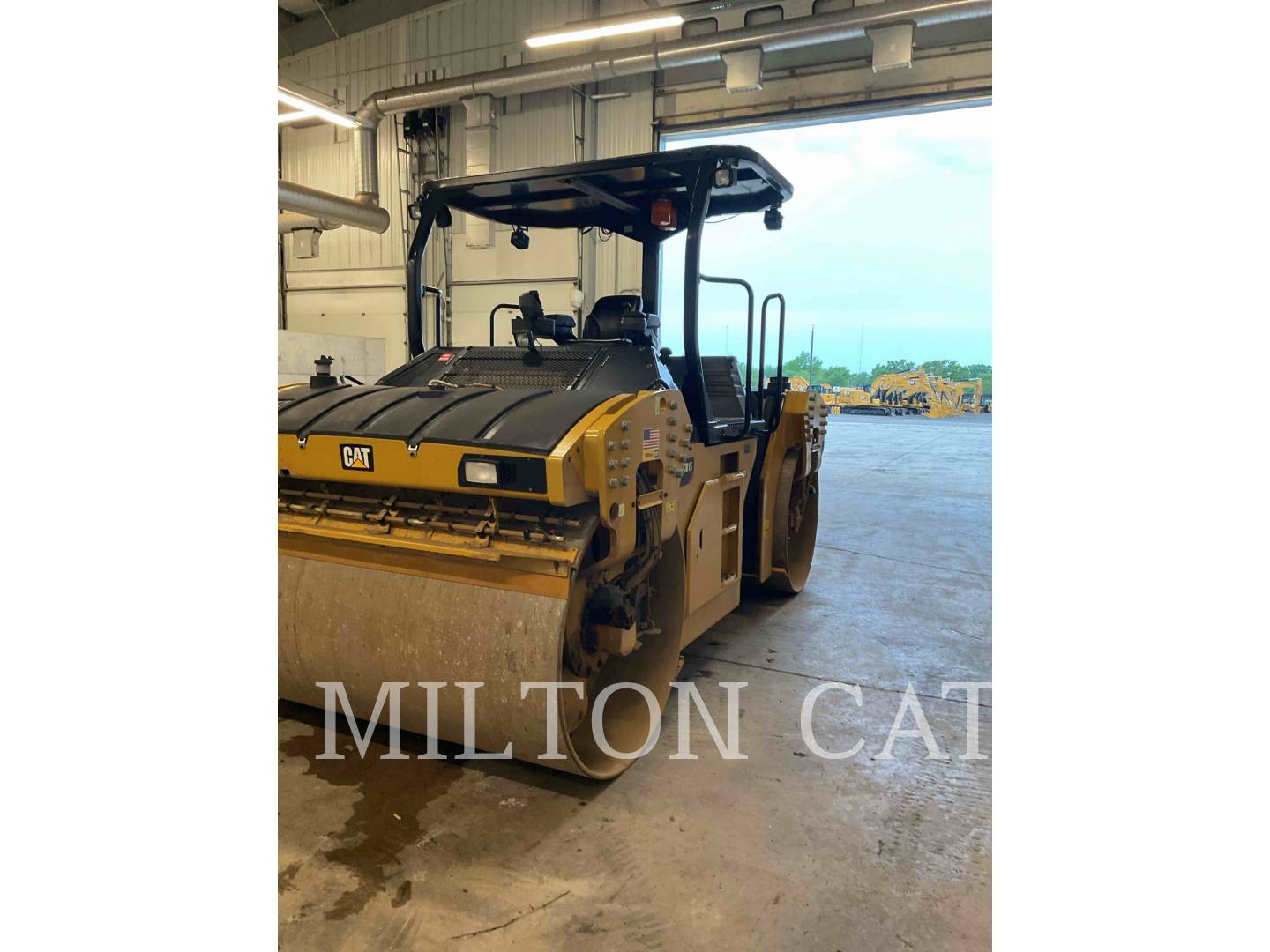 Caterpillar CB15, Twin Drum Roller, 1374 hours, S/N: M9400405, 2022 - Image 1