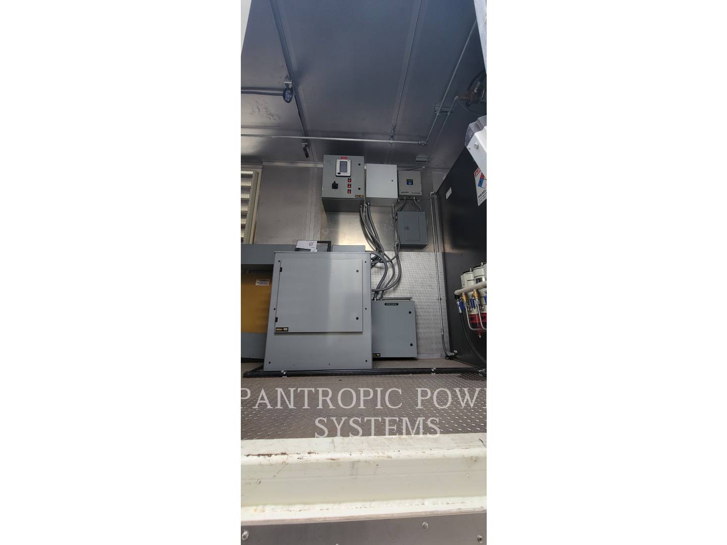 1750 KW Caterpillar XQ 1750, Mobile Generator Set, Diesel, 60 RPM, 480V, 300 hours, 2000 - Image 3