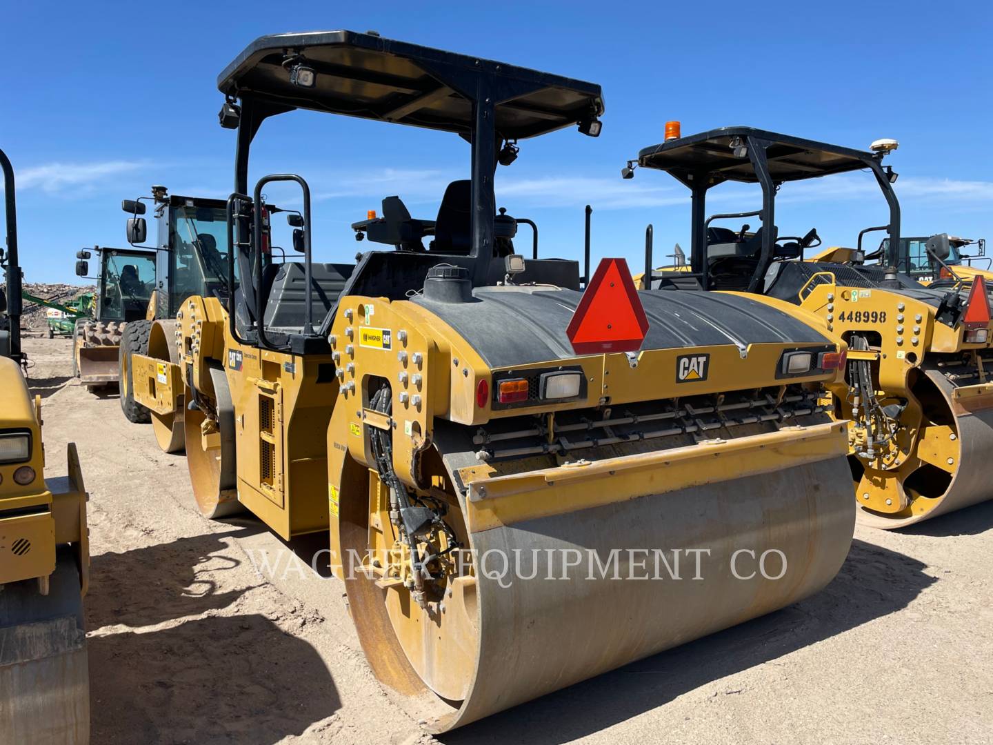 Caterpillar CB16, Compactor, 2330 hours, S/N: HP500131, 2020 - Image 2