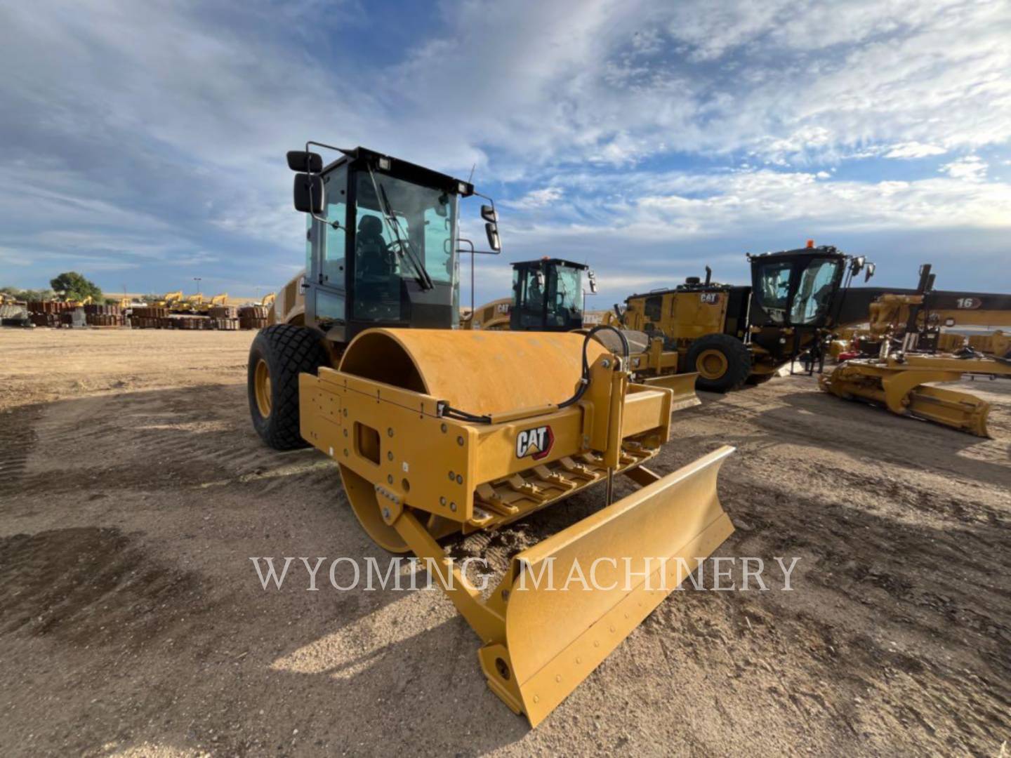 Caterpillar CS12, Asphalt Distributor, 24 hours, S/N: 37600172, 2024 - Image 2