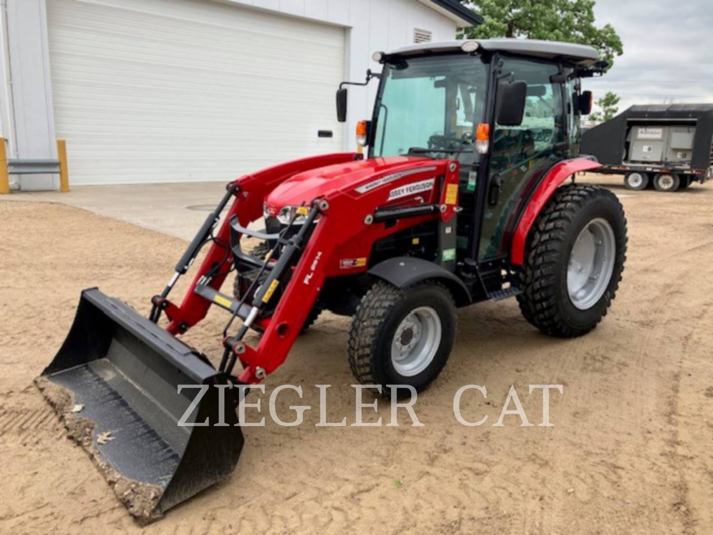 Massey Ferguson 2860M, Tractor, 139 hours, S/N