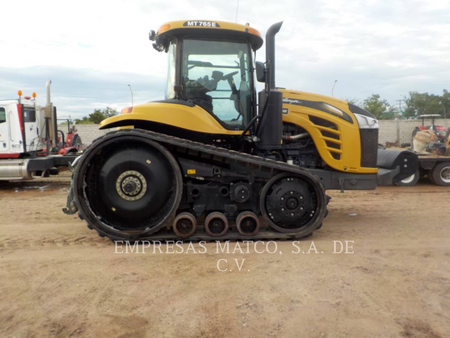 Challenger MT765E, Tractor, 2400 hours, S/N: AGCC0765CGNCD1064, 2016 - Image 1