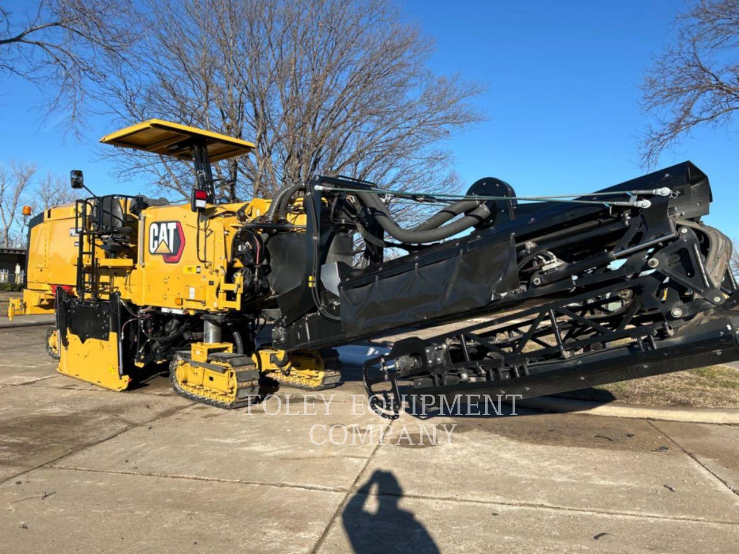 Caterpillar PM822, Asphalt Paver, 441 hours, S/N: E8S00334, 2023 - Image 1