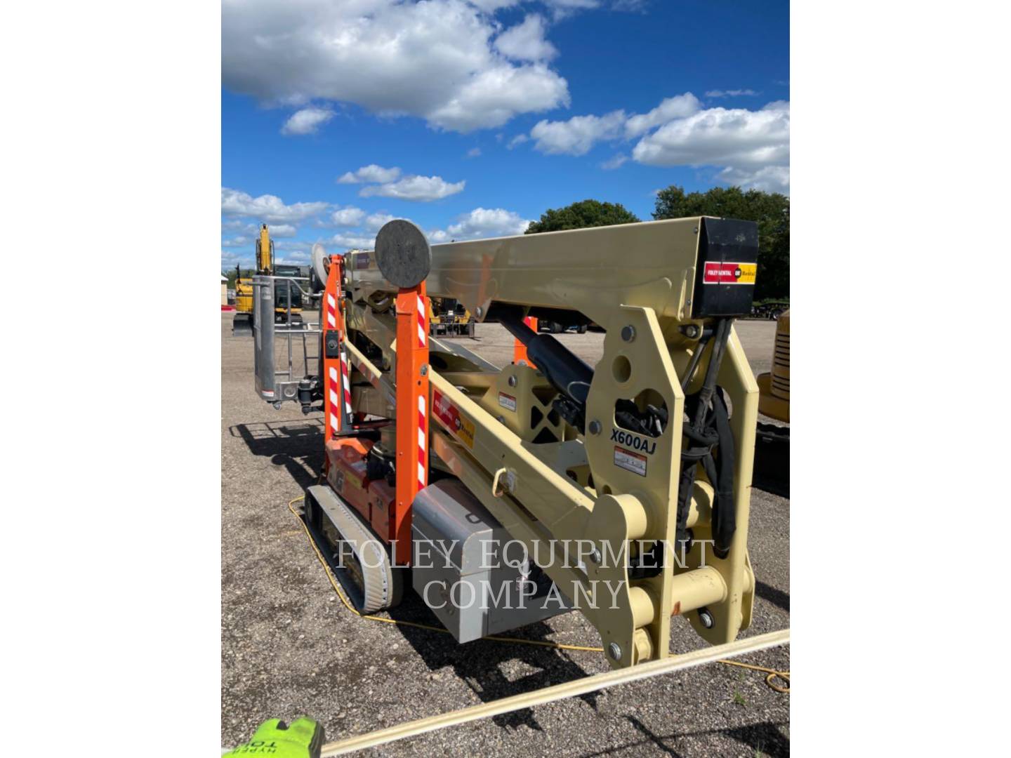 Jlg Industries, Inc. X600AJ, Articulated Boom Lift, 496 hours, S/N: C170000934, 2016 - Image 4
