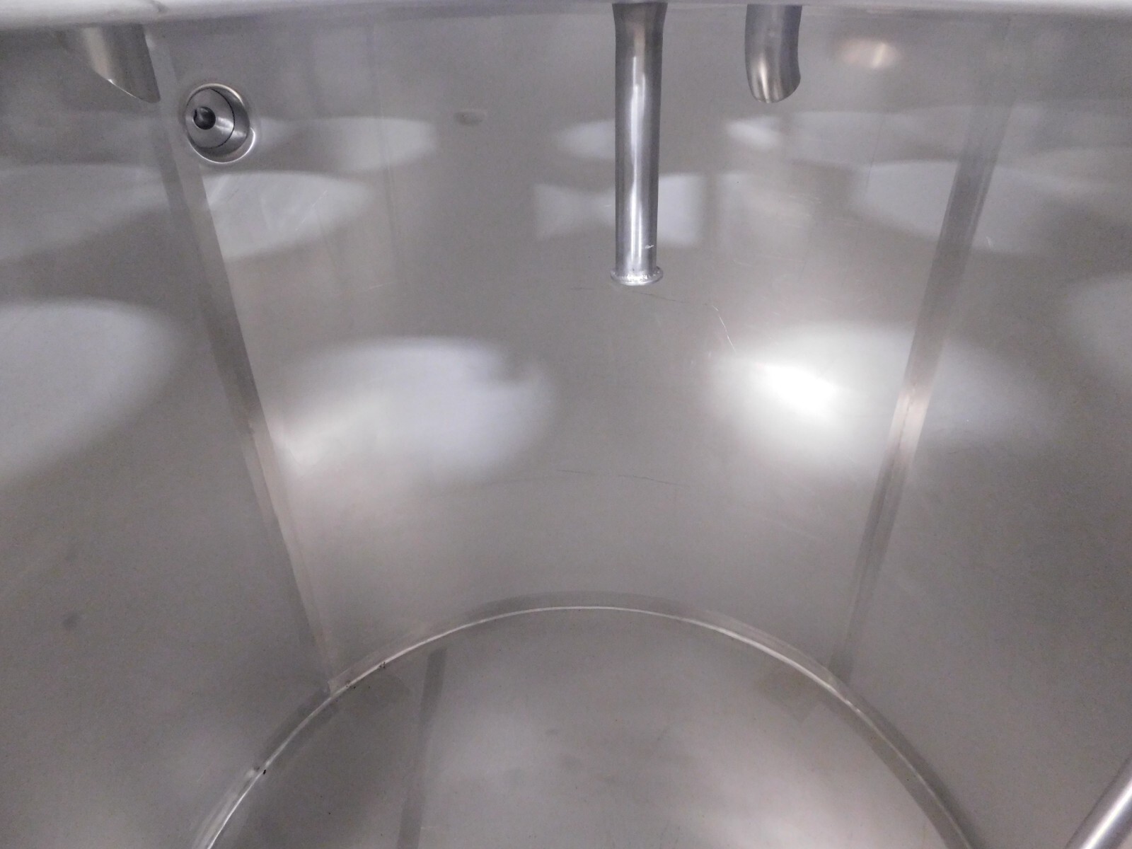 750 gallon 304 Stainless Steel tank, 64" dia. x 59" straight wall, 17.5" man hole, 2.75" drain port, 1" side - Image 10