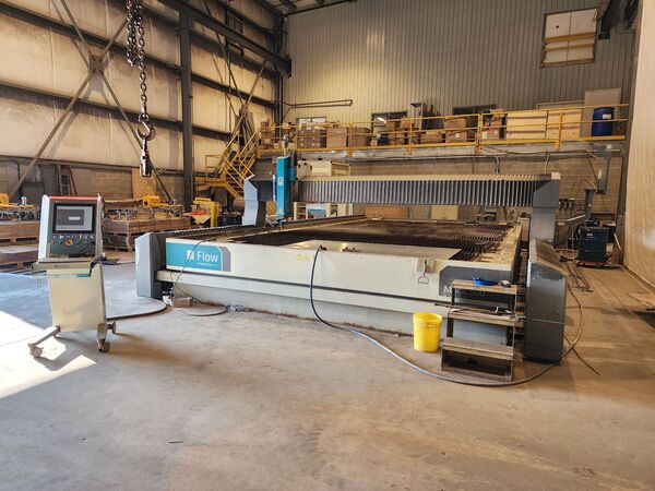 Flow #Mach-500-4080XD, 13.1'W x 26' L table, 94000 psi, 100 HP, hopper, 2637.9 hours, 2020 - Image 2