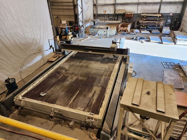 Flow #Mach-500-4080XD, 13.1'W x 26' L table, 94000 psi, 100 HP, hopper, 2637.9 hours, 2020 - Image 4