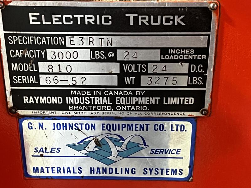 3000 lb. Raymond #810, electric reach forklift, 10' reach height, 24 V. - Image 8