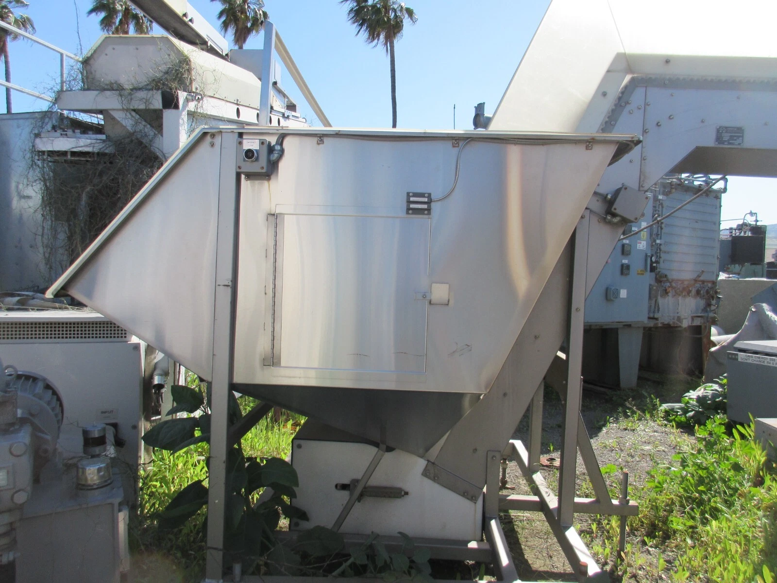 Omega Design #LFBP-1X-50, Stainless Steel Cleated Inclined Conveyor - Image 4