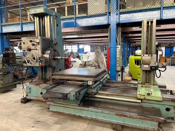 4" Tos #W100A, table type horizontal boring mill, 49" x49" built-in rotary table, built-in outrigger rails - Image 1