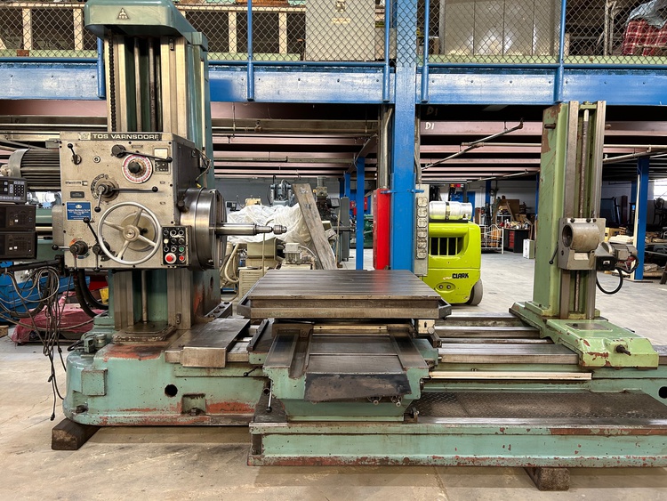 4" Tos #W100A, table type horizontal boring mill, 49" x49" built-in rotary table, built-in outrigger rails - Image 2