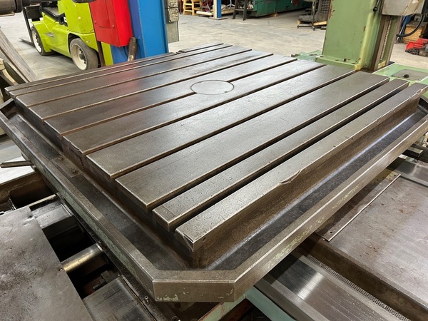 4" Tos #W100A, table type horizontal boring mill, 49" x49" built-in rotary table, built-in outrigger rails - Image 7