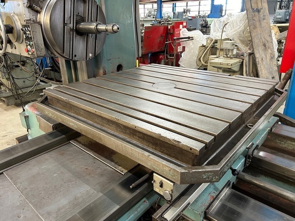 4" Tos #W100A, table type horizontal boring mill, 49" x49" built-in rotary table, built-in outrigger rails - Image 9