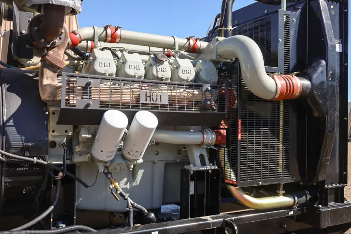 500 kW Generac Diesel Generator, 277/480 Volts, 734 Hours, Open Skid, 2002 - Image 4