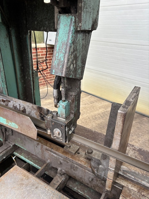 40" x 25" W.F. Wells #B25-2, semi-auto horizontal band saw, 2" blade width, 1998 - Image 4