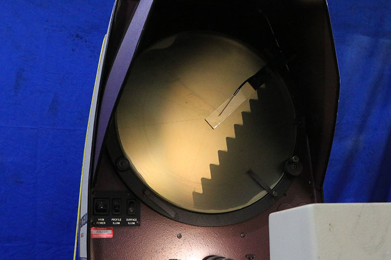14" Scherr-Tumico #20-3650, optical comparator, erect image, QC 2000 digital read out w/ programmable geo - Image 6