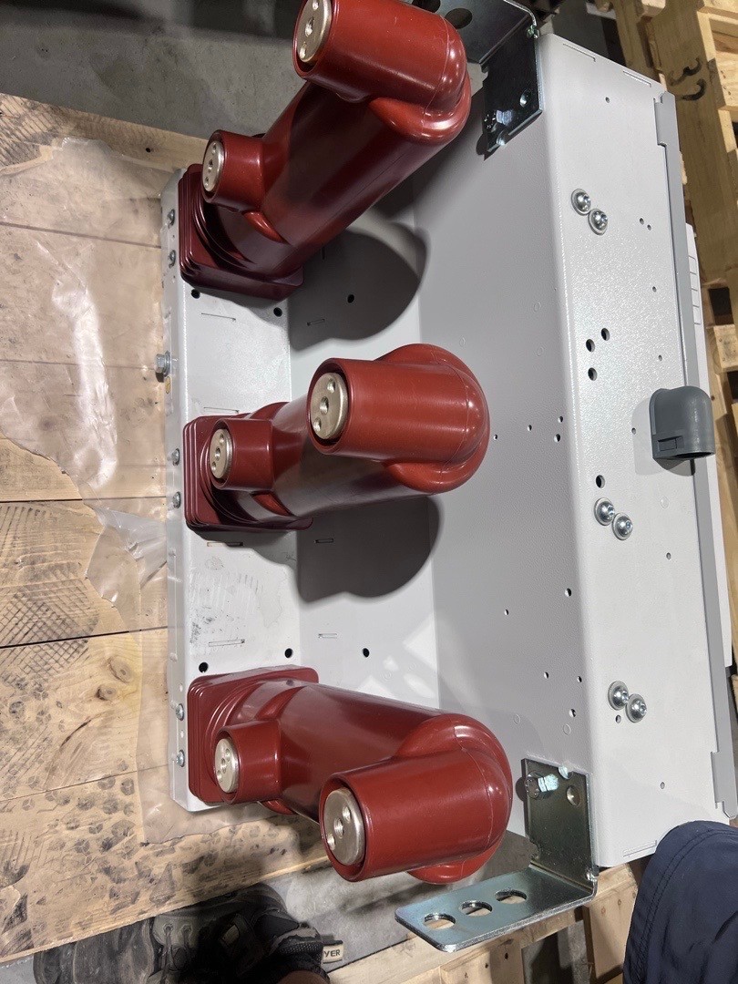 1200 Amps, ABB, ADBAC, 5 KV Breaker fixed, new (2X) - Image 3