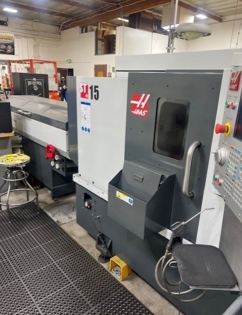 Haas #ST-15, CNC turning center, 27" swing, 8" chuck, 2.5" bar, barfeeder, chip conveyor, 2019 - Image 1