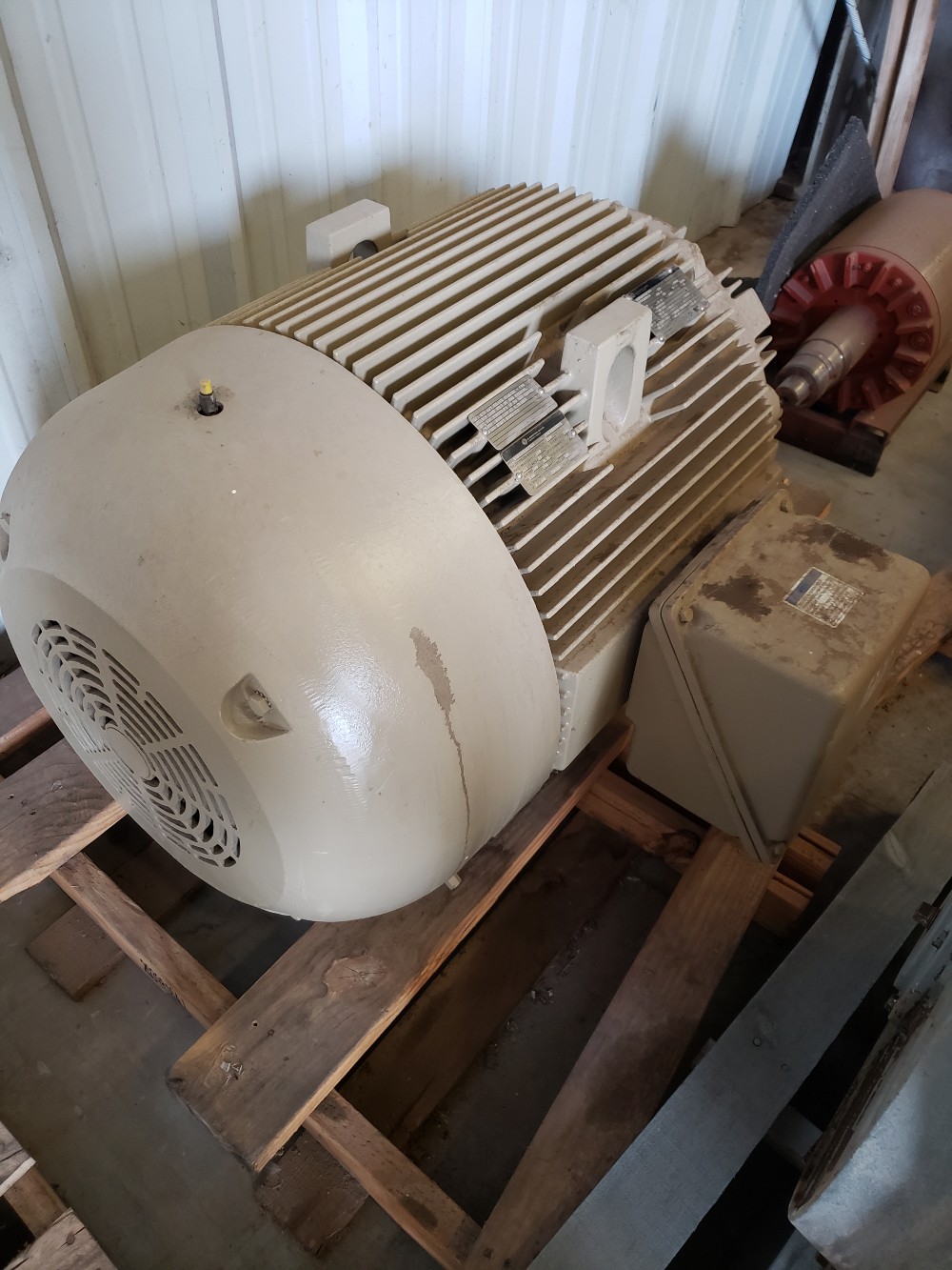 125 HP 1800 RPM General Electric, Frame 444T, TEFC, roller bearing, 1.15 service factor, new surplus, 460 - Image 3