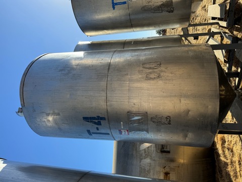 750 gallon 316 Stainless Steel tank, single wall design, 4' dia. x 8' straight side, cone bottom - Image 3
