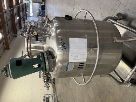 100 gallon Mueller #100F, 316 Stainless Steel agitated pressure vessel, 36" dia., dish top & bottom, 3 psi @ - Image 1