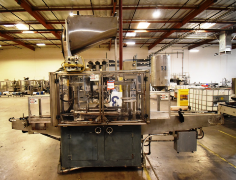 Automatic inline 3-spindle screw capper with capacity elevator & hopper - Image 1