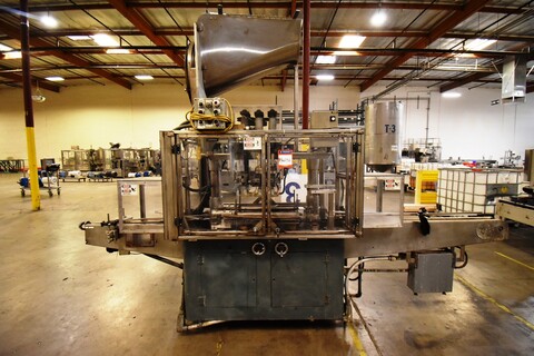 Automatic inline 3-spindle screw capper with capacity elevator & hopper - Image 2