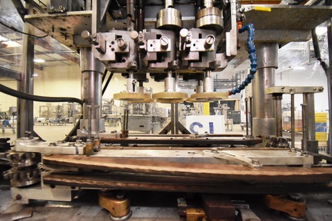 Automatic inline 3-spindle screw capper with capacity elevator & hopper - Image 5
