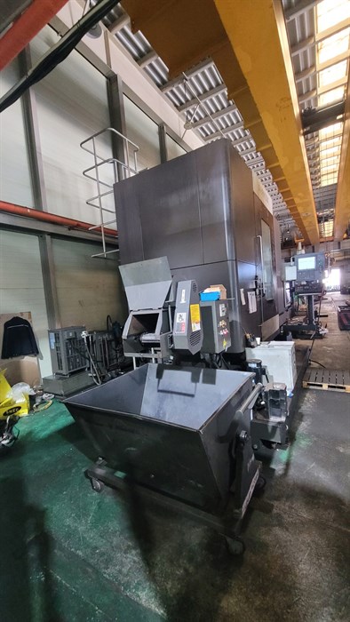 49.2" Hankook #VTC-125E, vertical turret lathe, 63" swing, 24 ATC, Fanuc 32IA, chip conveyor, 2015 - Image 4