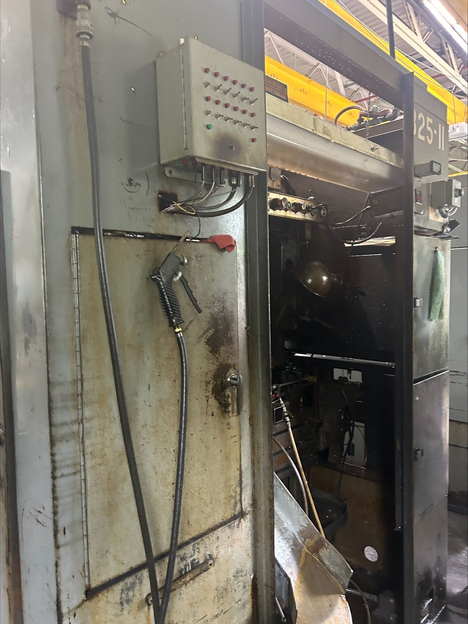 U.S. Baird #325, transfer press, 2.5" stroke, 9 op die set, 2 row oscillating stagger feed, Minster air - Image 4