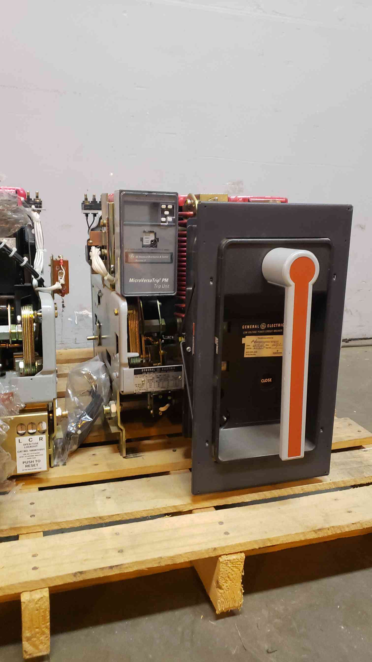 2000 Amps, General Electric #AKRT8D50H1, low voltage power circuit brea, 2000 amp trip A220LSIGPMR MicroVersa - Image 2