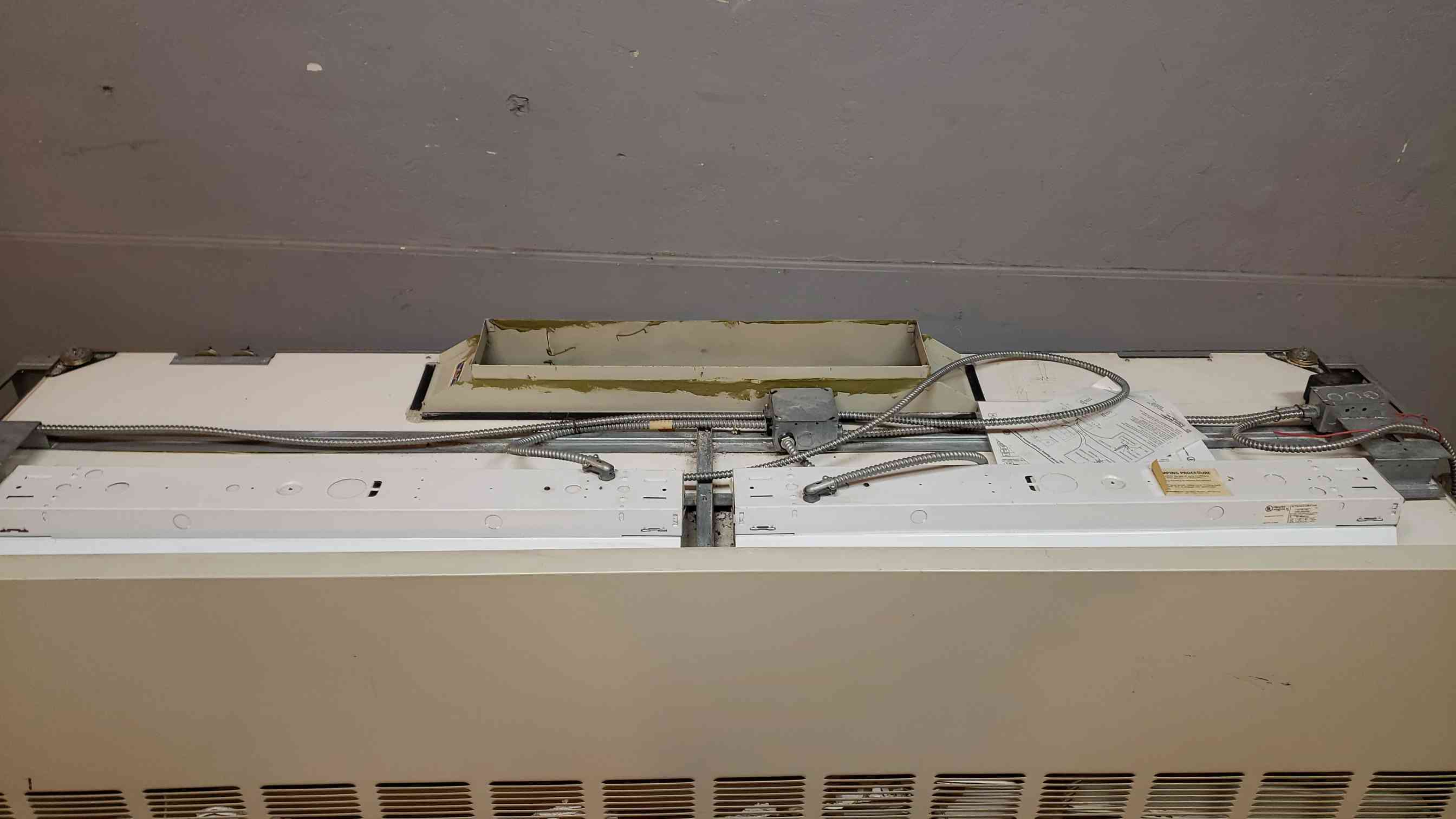 Hamilton, SafeAire Chemical Fume Hood, 8' width, 18" sash height, 120 FPM - Image 10