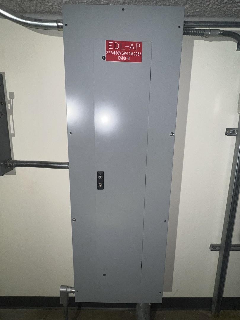 225 Amp. Westinghouse, PRL2, Panelboard, (8) breakers, 4 Wire, 3 phase, 480Y/277 V, 1994 - Image 3