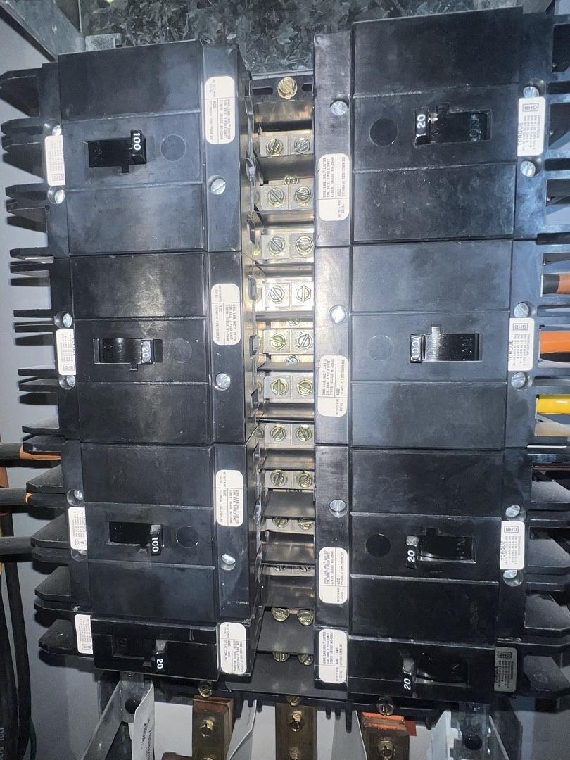 225 Amp. Westinghouse, PRL2, Panelboard, (8) breakers, 4 Wire, 3 phase, 480Y/277 V, 1994 - Image 4