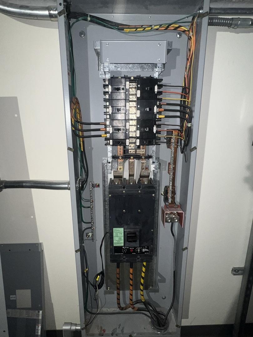 225 Amp. Westinghouse, PRL2, Panelboard, (8) breakers, 4 Wire, 3 phase, 480Y/277 V, 1994 - Image 6