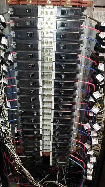 75 KVA Eaton, PDU Cabinet, w/Breaker Distribution Transformer, 3 phase, 480 x 208Y/120 V, 2007 - Image 7