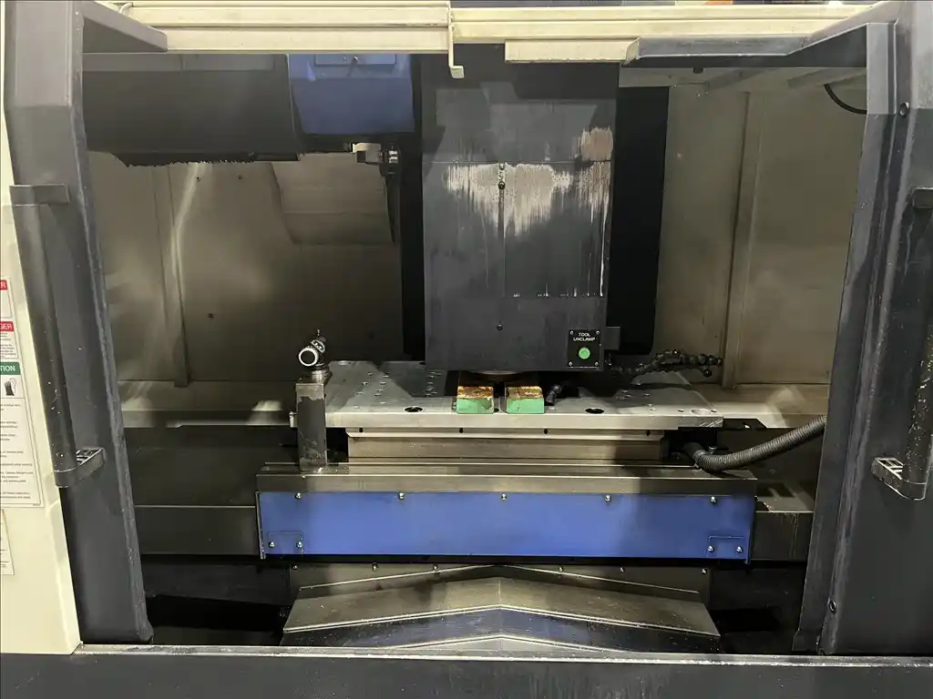Hwacheon #Vesta-1050B, CNC vertical machining center, Fanuc i, 41.3" X, 23.6" Y, 23.6" Z, 8000 RPM, 30 - Image 3