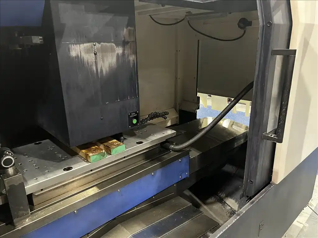 Hwacheon #Vesta-1050B, CNC vertical machining center, Fanuc i, 41.3" X, 23.6" Y, 23.6" Z, 8000 RPM, 30 - Image 4