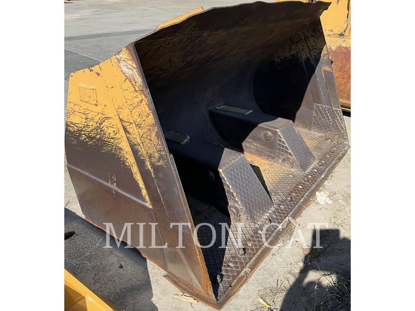 Caterpillar 966G HIGH TIPPING MATERIAL HANDLING BUCKET, Bucket, S/N: 1468081, 2003 - Image 1