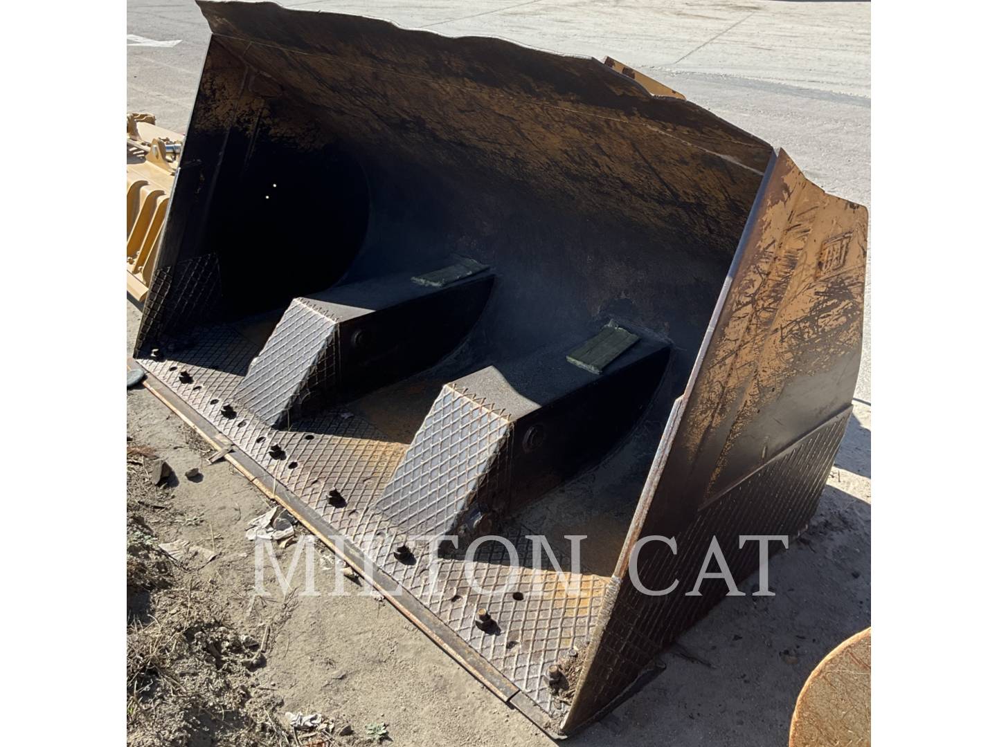 Caterpillar 966G HIGH TIPPING MATERIAL HANDLING BUCKET, Bucket, S/N: 1468081, 2003 - Image 2