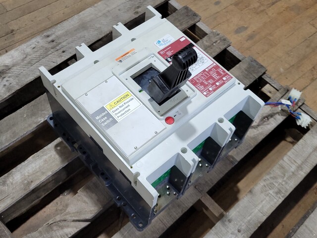 2000 Amps, Cutler Hammer, RD320WK, Circuit Breaker Switch, 3-Pole 600 VAC Handle RD-K - Image 1