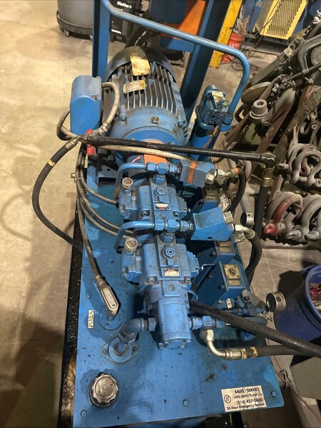 30 HP John Henry John Henry Foste Co., 100 gallon, 14 gpm, 1000 psi, 3 valves - Image 2