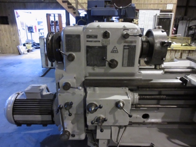 28" x 132" Tos, geared head precision, heavy duty lathe, 8-1180 RPM, steady rest, 4-jaw chuck - Image 5