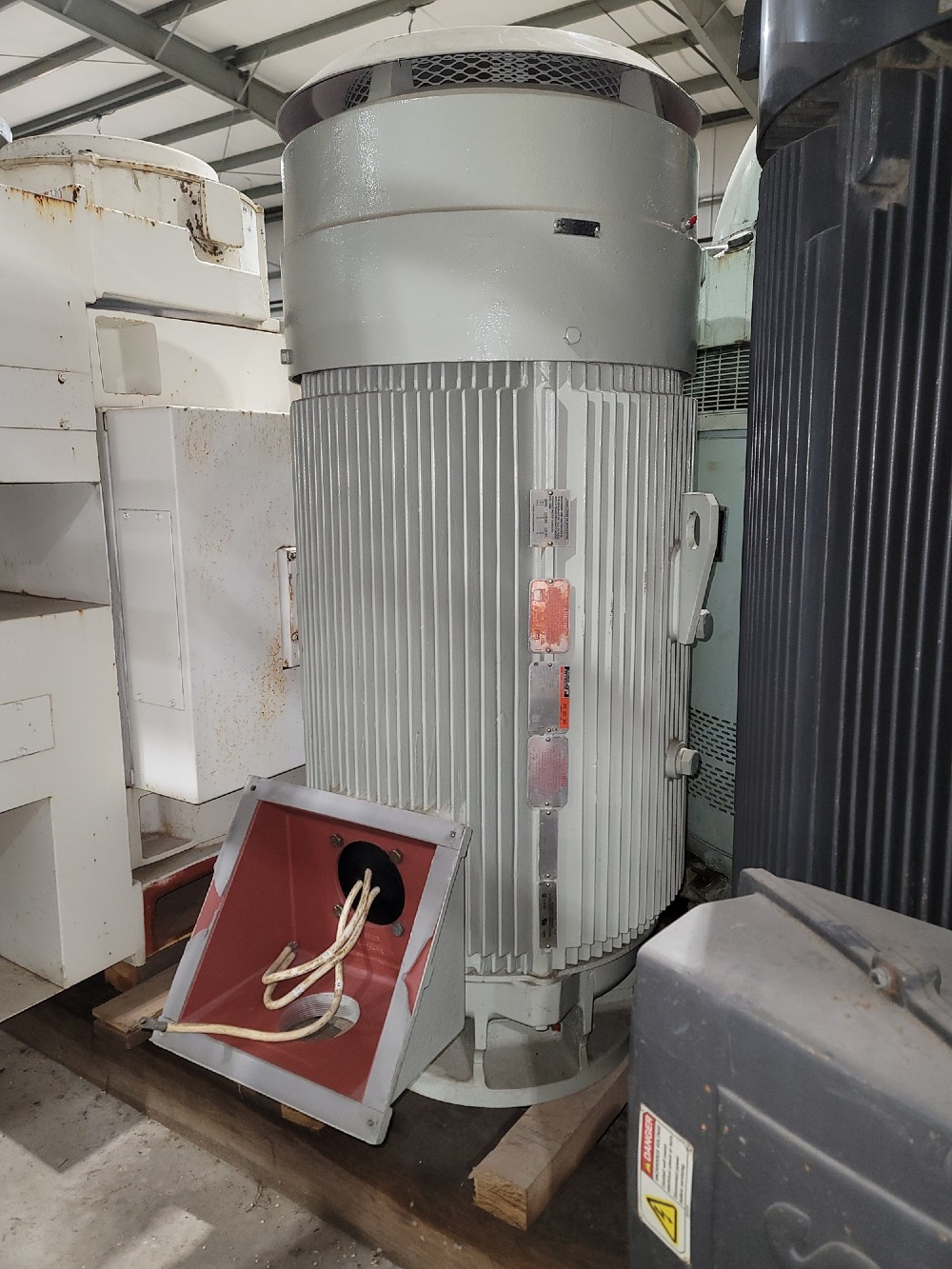 300 HP 1785 RPM Reliance, Frame 449LPH, TEFC, 2300 Volts - Image 1