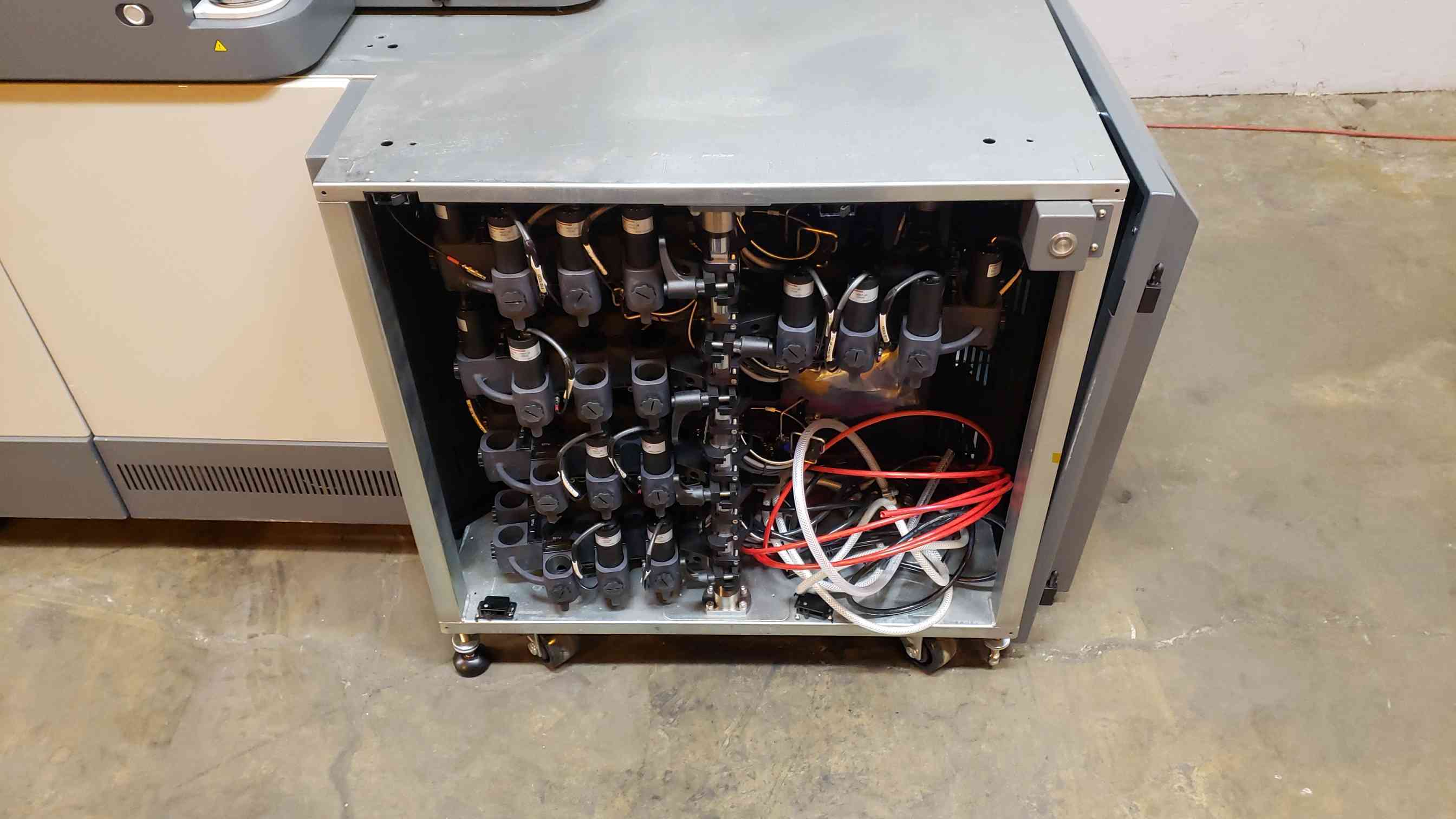 Beckman #MoFlo-Astrios-EQ-M250, Cell Sorter, 100-230 V, 2018 - Image 4