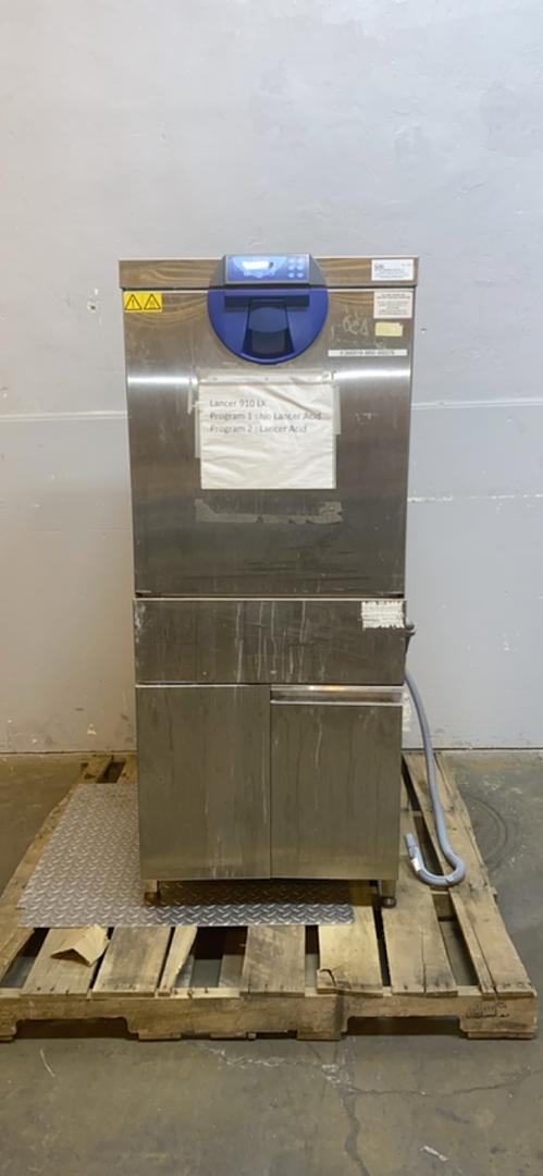 Lancer #910LX, Glassware Washer, 23" L x 27" width x 58" H, 200-600 KPa, 10 kW, 10 Amps, 208 V, 2007 - Image 1
