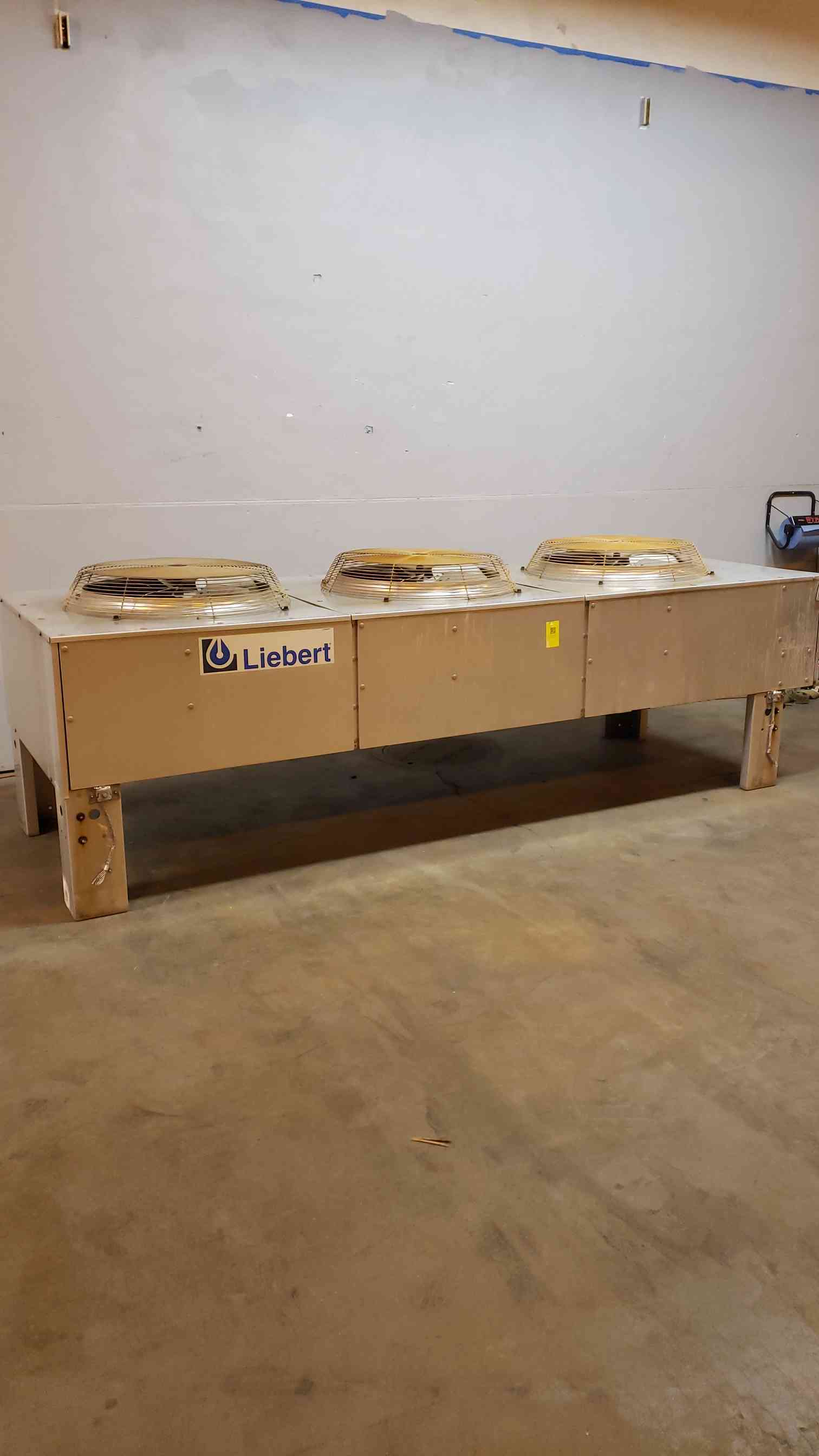 Liebert #DCDF308-A, 3-Fan Condenser, 133" L x 44" width x 45" H, 320/165 psig, 3 phase, 0.75 HP, 5.9 Amps - Image 5