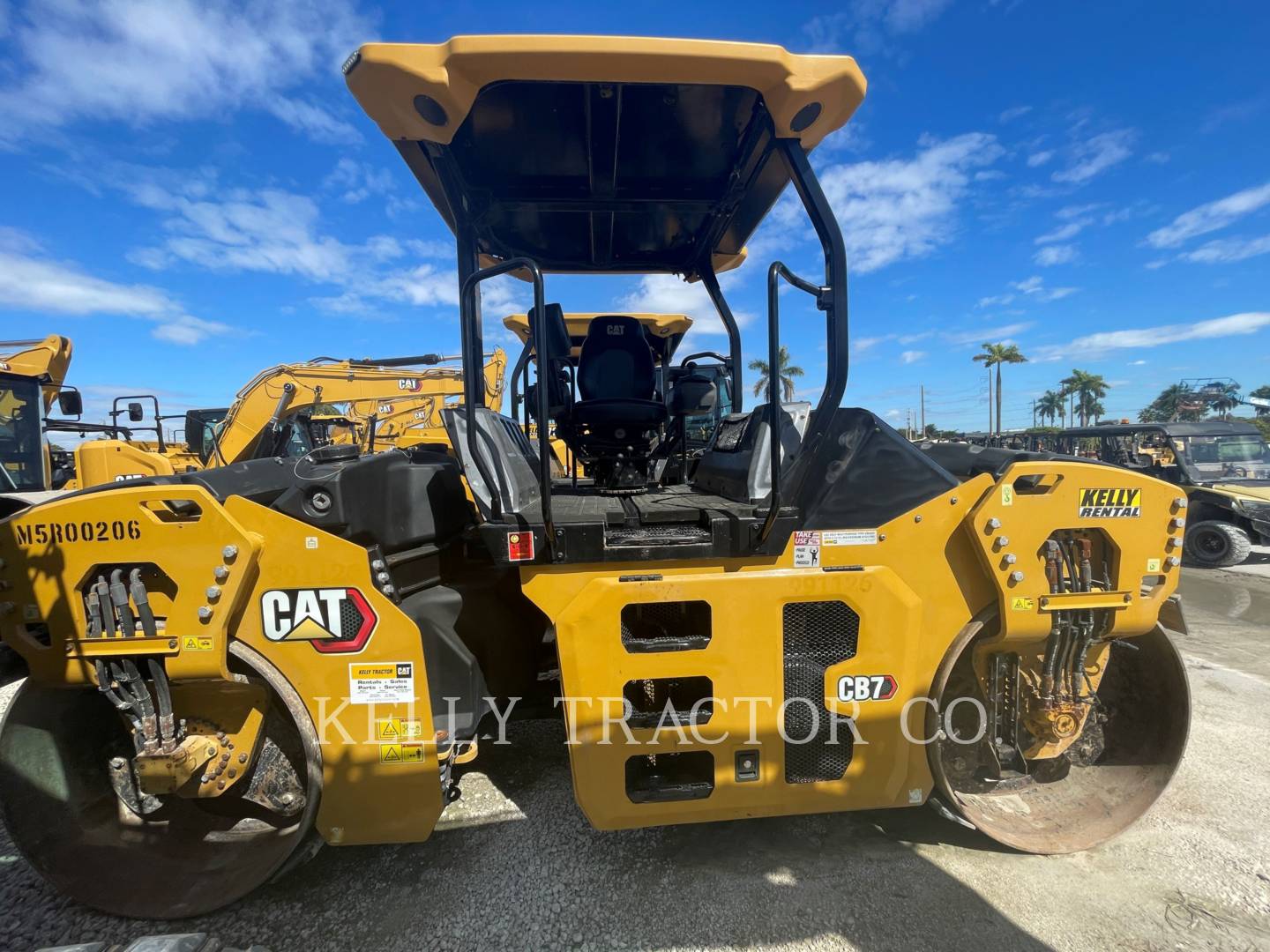 Caterpillar CB 7, Twin Drum Roller, 1087 hours, S/N: M5R00206, 2021 - Image 3