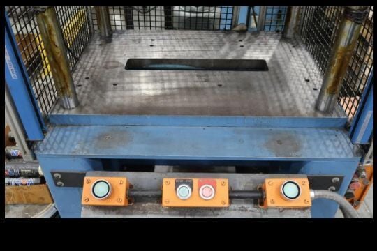 4.5 Ton, Neff, 4-post hydraulic press, 6" stroke, 16" daylight, 34" x24" bed, 2" cylinder diameter - Image 3